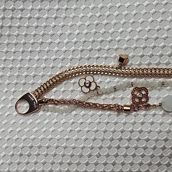 HENRI BENDEL 3 STRAND CRYSTAL CHARM BRACLET/TOGGLE CLOUSURE IN WHITE &GOLD - Picture 7 of 8